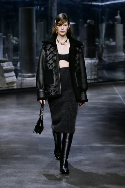 Look 48